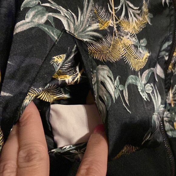 Victoria's Secret Black Luxe Palm Satin Feel Bomber Cropped Jacket Size S - Picture 3 of 7